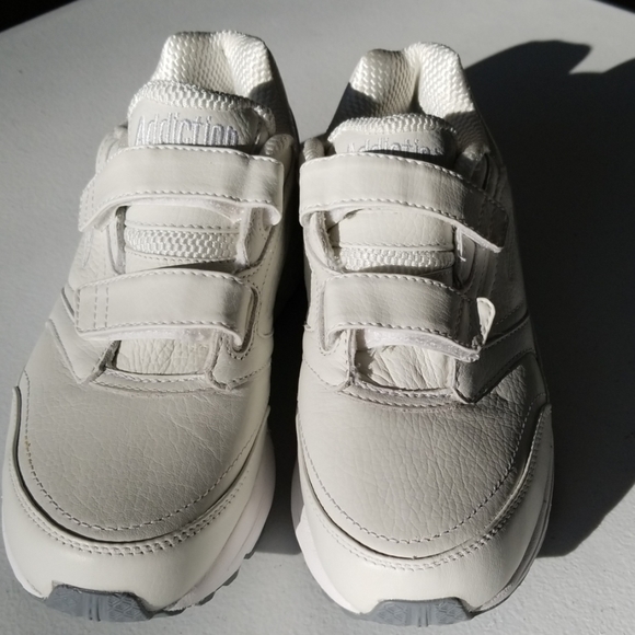 brooks velcro walking shoes